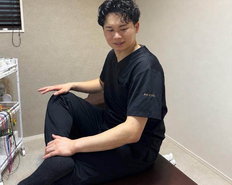 アフターフォロー — 施術後リラックスした様子の院長